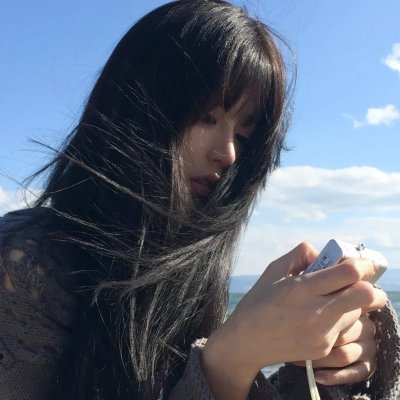 蓝色嘴巴的脸